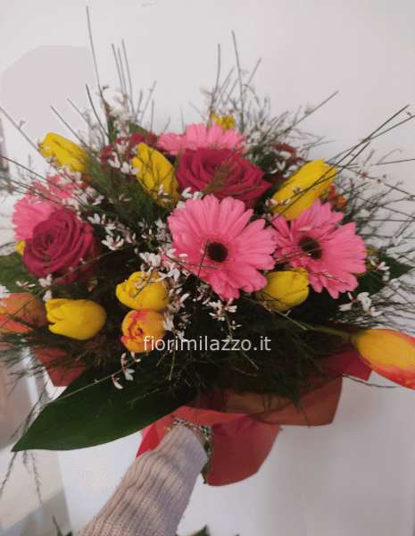 Bouquet di fiori e colori assortiti.