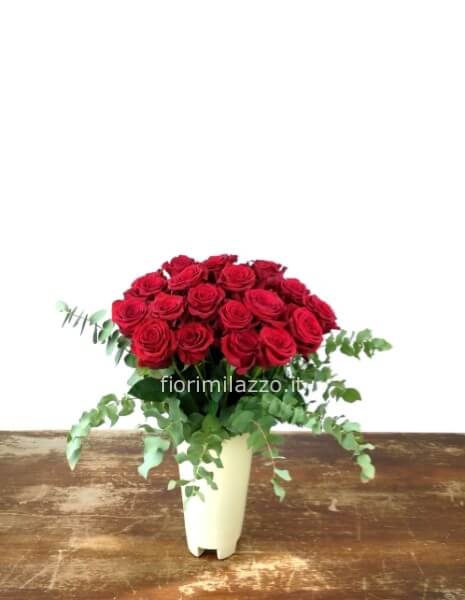 Bouquet rose rosse e verde decorativo piccolo 7 rose